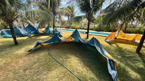 ZESTAW KITE FLYSURFER LATAWCE TRAPEZ BAR DESKA KAMIZELKA